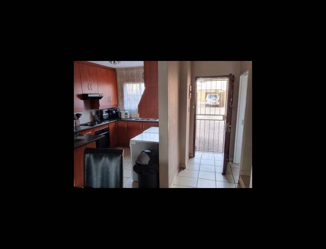 2 BEDROOM TOWNHOUSE FOR SALE IN FLORENTIA